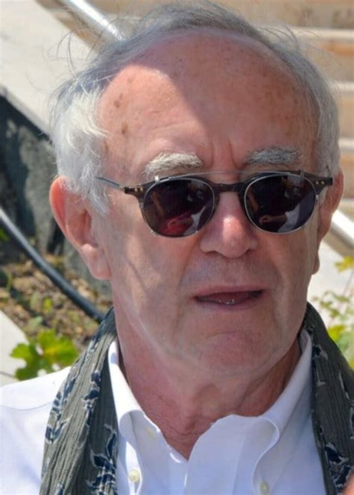 Jonathan Pryce Height, Weight, Age, Spouse, Children, Facts, Biography