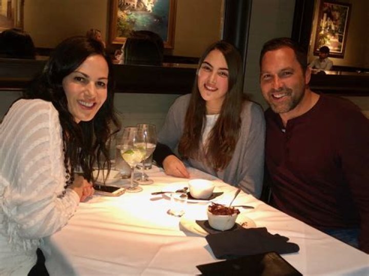 Mark DeRosa's wife, Heidi DeRosa is a former fashion model who shares two kids with husband, Mark.