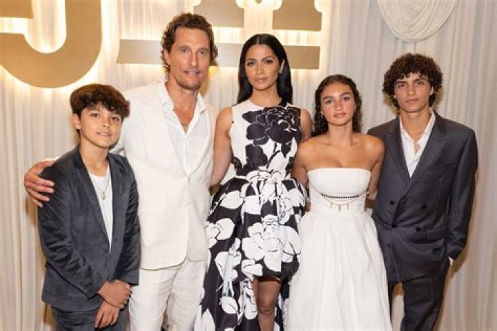 Michele Alves - Age, Family, Bio ·