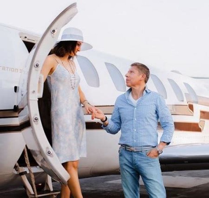 The meteorologist Liberte Chan is engaged to Luis Strohmeier.