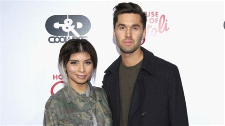 Who is Jeremy Michael Lewis's Girlfriend? Know His Engaged, Kristin Maldonado, Sing Off, Linkedin, L